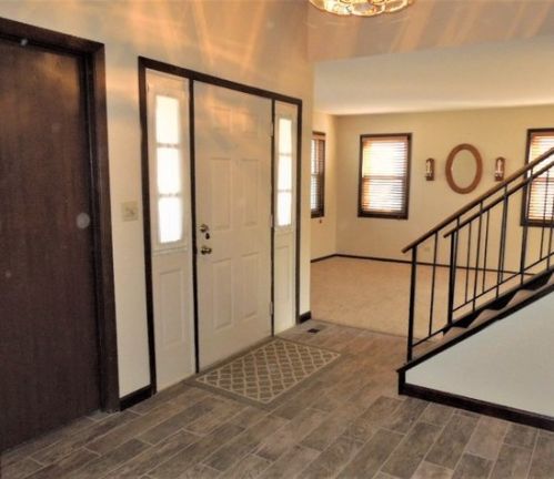 205 Campbell Dr, Lemont, IL 60440-1637