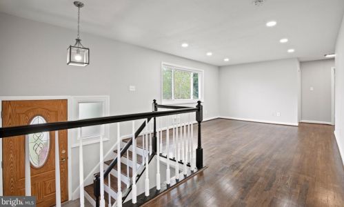 7102 Kerr Dr, Springfield VA  22150-3634 exterior