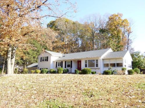 53 Ledge Dr, Kensington, CT 06037-2418