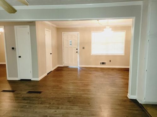902 Pinecrest Cir, Lilburn, GA 30047-3153