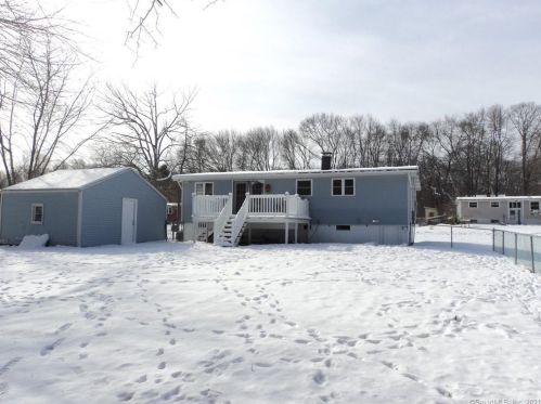 8 Meeting House Ln, Gales Ferry, CT 06339-1719