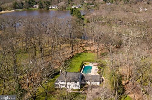 23 Honeybrook Dr, Princeton NJ  08540-7408 exterior