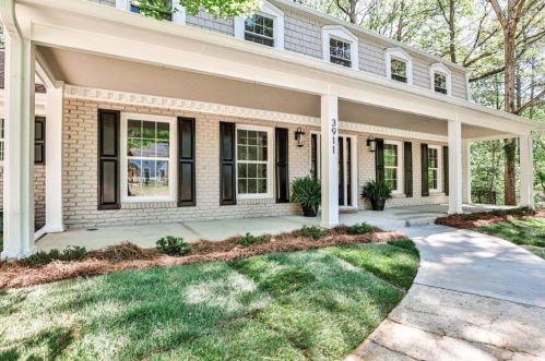 3911 Edenton Ct, Atlanta GA  30319-1883 exterior