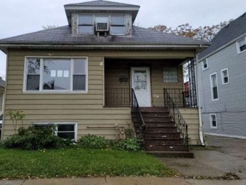 5035 Eddy St, Chicago, IL 60641-3428
