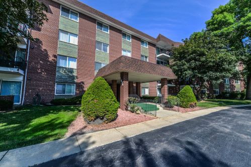 1030 Fernandez Ave, Arlington Hts IL  60004-5320 exterior