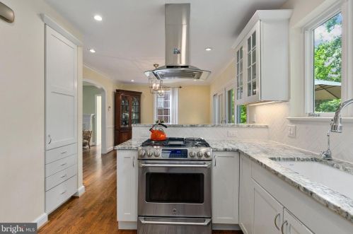 1516 Live Oak Dr, Silver Spring MD 20910-1543 exterior