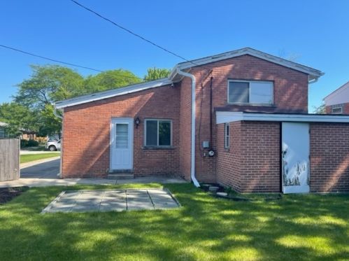 8529 Bruce Dr, Niles, IL 60714-2341
