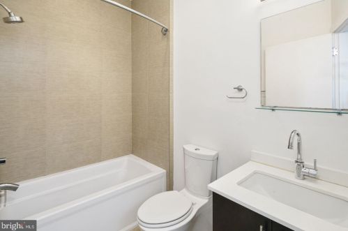 920 Front St, Philadelphia PA 19123-4304 exterior