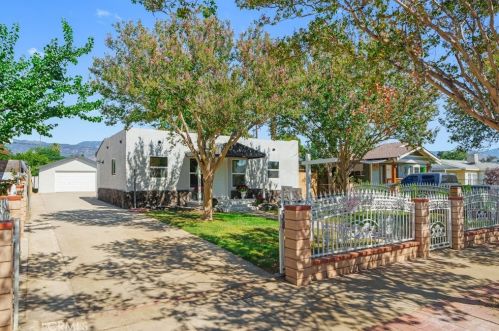 832 17th St, San Bernardino, CA 92405-4218