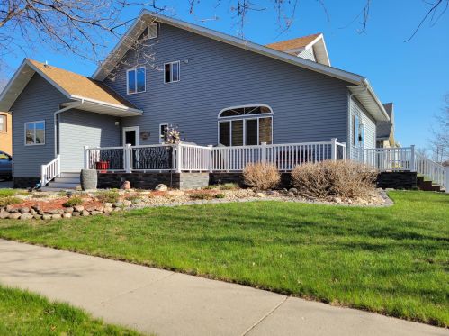 305 3rd Ave, Pipestone, MN 56164-1603