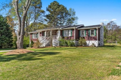 105 Little Brook Dr, Holly Springs, GA 30188-1930