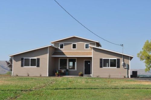 521 State Route 821, Yakima, WA 98901-9396