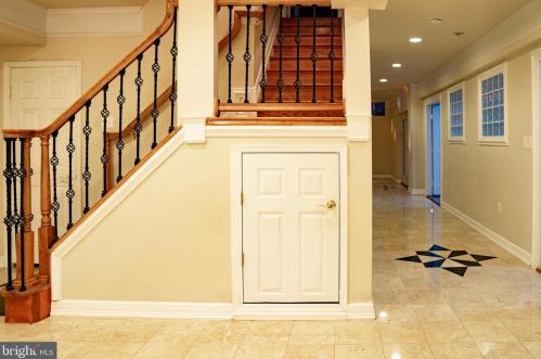 7125 Ayers Mdw Ln, Springfield VA  22150-4915 exterior