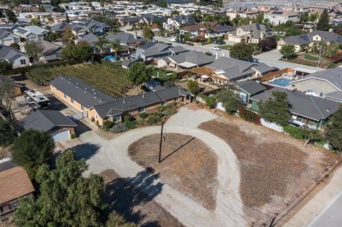 155 Peebles Ave, Morgan Hill, CA 95037-2707