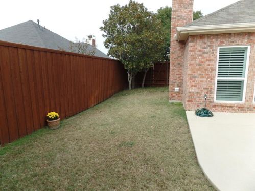 2008 Topaz Dr, Carrollton TX 75010-4511 exterior