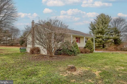 332 Bonnybrook Rd, Carlisle PA  17015-9290 exterior