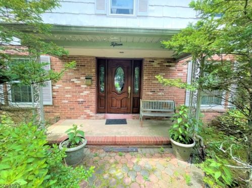1 Hepworth Ct, Town Center, NJ 07052-3204