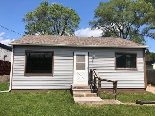 843 12th St, Newport, MN 55055-1736