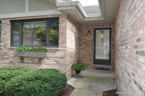 105 Villa Way, Hanover Park, IL 60108-1253