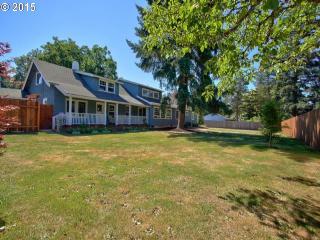 9510 82 Ave, Portland OR  97223-8408 exterior