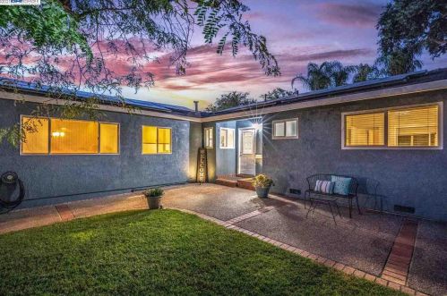 134 Coleen St, Livermore, CA 94550-4011