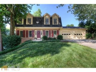 135 Camellia Ct, Roswell, GA 30076-2619