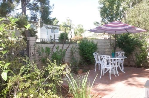 24 Redwood Tree Ln, Irvine CA  92612-2226 exterior