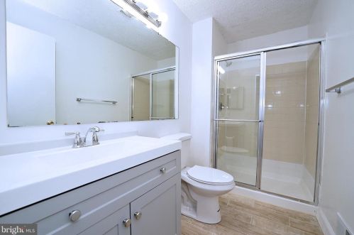 36 Holly Ct, Trenton NJ  08619-4633 exterior