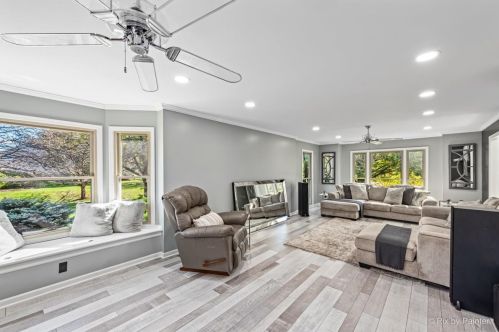 7 Crestview Dr, Oswego IL  60543-9475 exterior