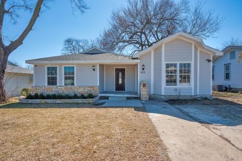 852 Crockett St, Garland, TX 75040-4952