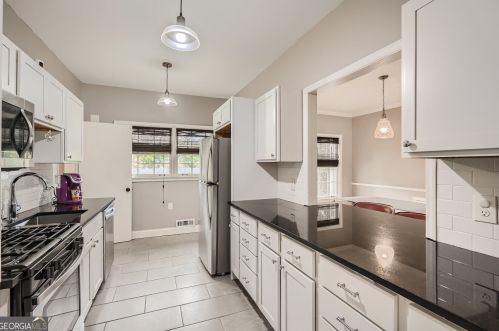 3685 Cantrell Rd, Atlanta GA  30319-1304 exterior
