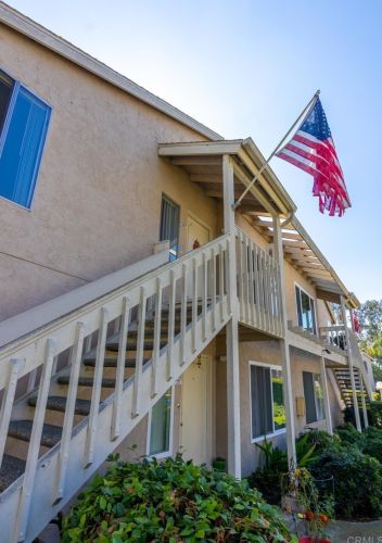 207 Diamond Way, Vista, CA 92083-4400