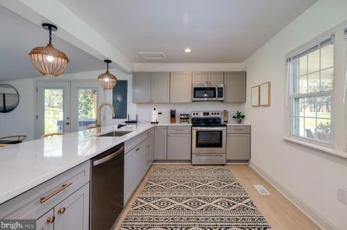 67 Duck Pond Ln, Maurertown, VA 22644-2840