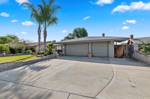 9850 Mcnicholl Dr, Riverside CA  92503-5521 exterior