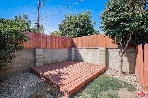 7831 Peachtree Ave, Van Nuys CA  91402-6513 exterior