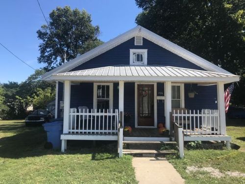 706 16th St, Bond, IL 62439-1920