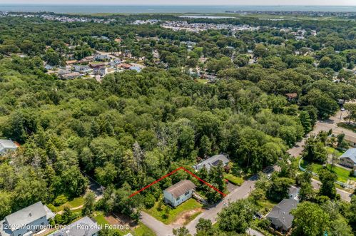 865 Rowe St, Lacey Township, NJ 08734-1833