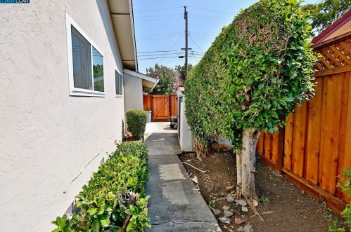 1793 Sattler Dr, Concord CA  94519-1422 exterior