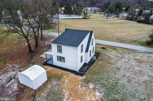 3489 Lower Glades Rd, York PA  17406-6930 exterior