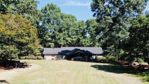180 Sunrise Ln, Carrollton, GA 30116-6184