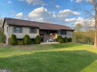 1976 Roby Rd, Maysville, WV 26833-7541