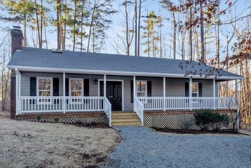 31 Begum Rd, Bybee, VA 22963-2914