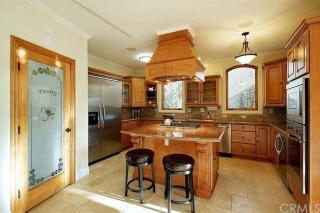 2554 Hargrave Dr, Los Angeles CA  90068-2218 exterior