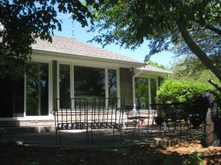 9475 Roanoak Dr, Rockford, IL 61107-2941