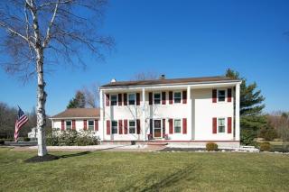 679 Meadow Rd, Bridgewater, NJ 08807-1543