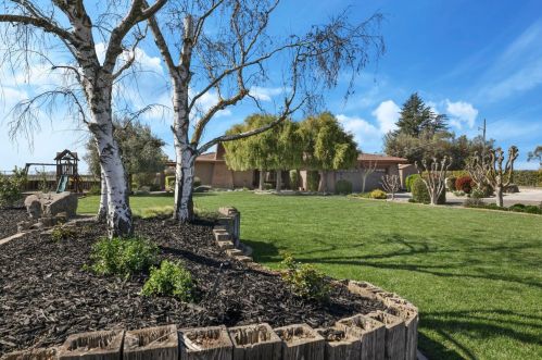 16101 Davis Rd, Lodi, CA 95242-9221