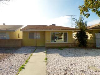 395 Magnolia Cir, Hemet, CA 92543-8016