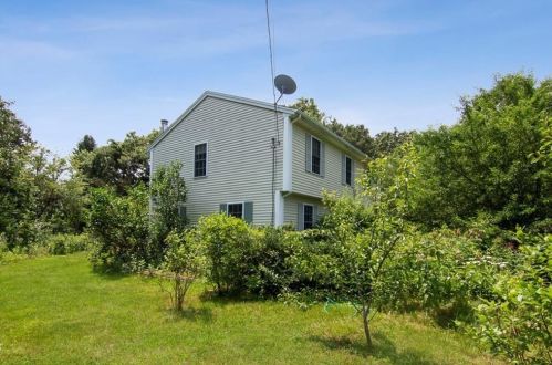 37 Lakeside Dr, Charlestown, RI 02813-3144