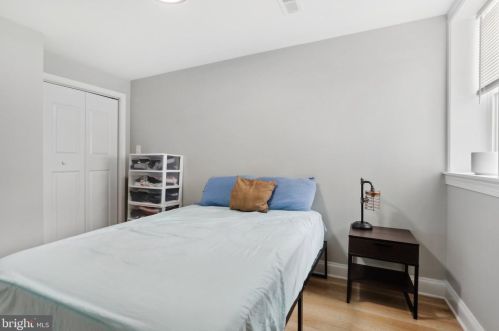 2037 6 St, Philadelphia PA 19140-4528 exterior