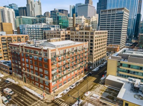 333 Desplaines St, Chicago IL  60661-1151 exterior